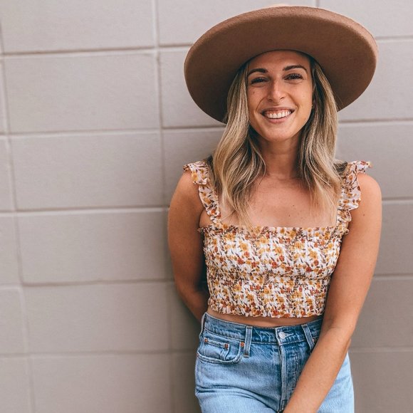 Meet your Posher, Julie - Picture 1 of 1